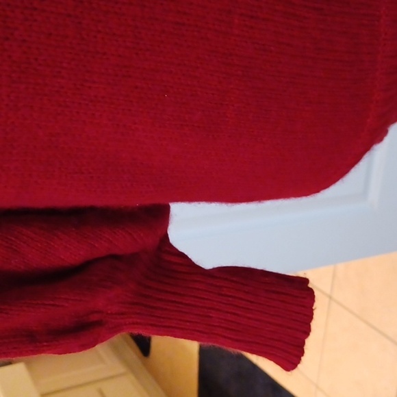 💙🌺Cozy Red Cowl Neck Sweater - Picture 6 of 12